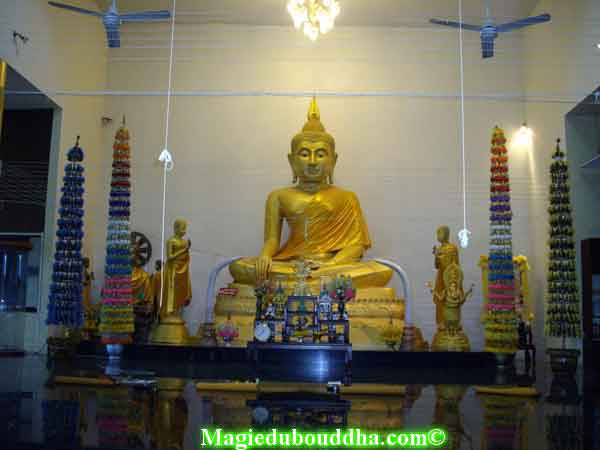 intérieur de temple thai