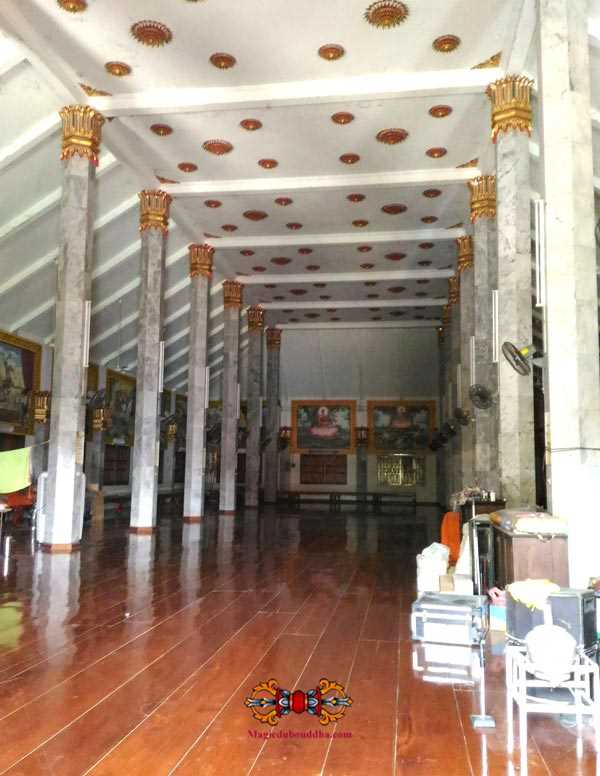 l'intérieur du wat hoo chang