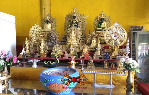 autel du bouddha d'emeraude