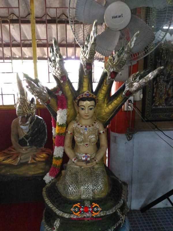 statues de nagas