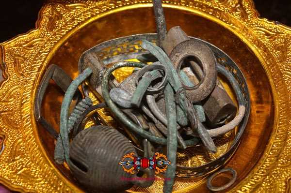 metal sacre pour amulettes thai.