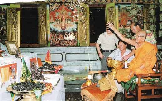 Bénédiction d'amulettes Thai.