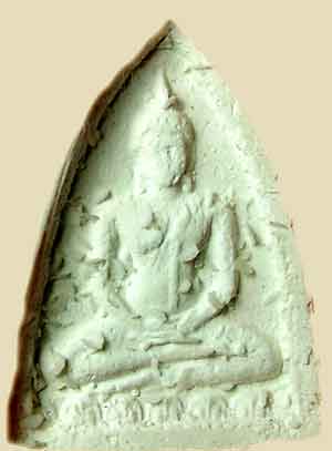 Amulette tahi avec cristaux reliques.