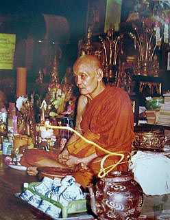 Photo miraculesue d un moine thai.