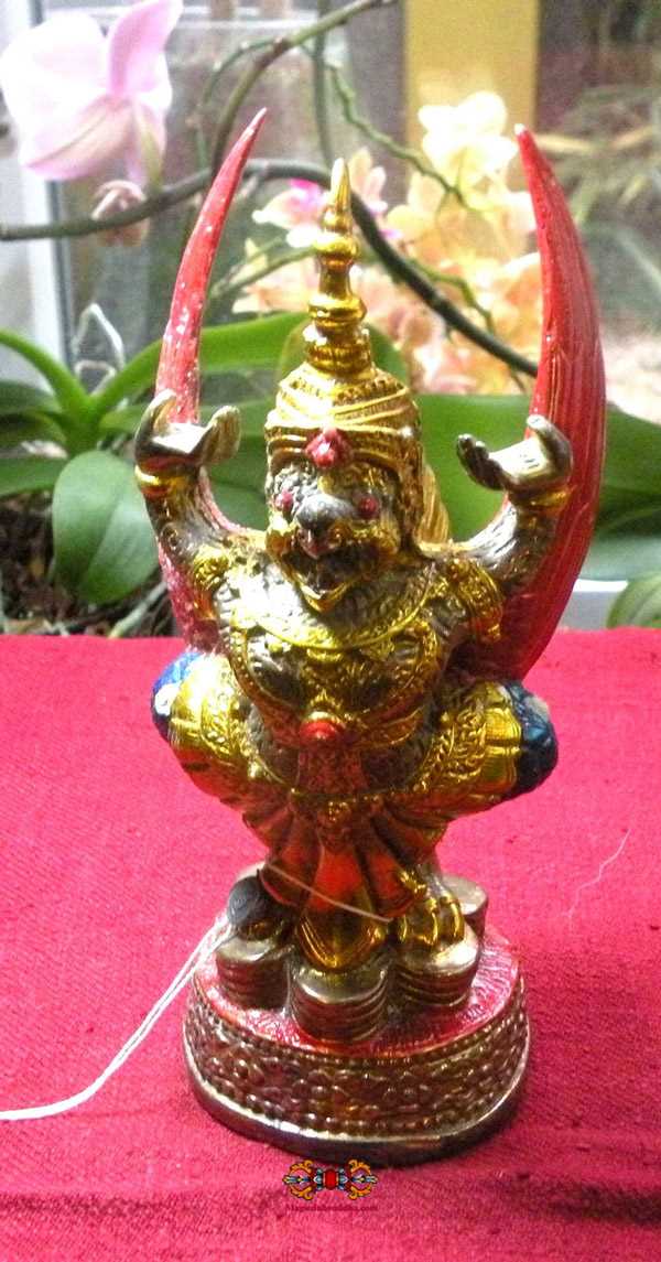 Statue de garouda par luang phor dooh.