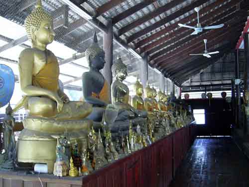 Bouddha au Wat Thong Sae.