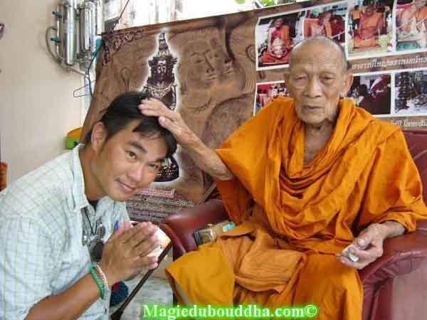 Bénédiction de luang phor kallong.