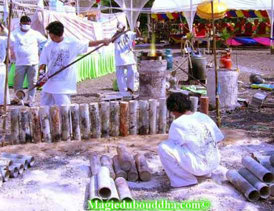 Coulage d'amulettes Thai.