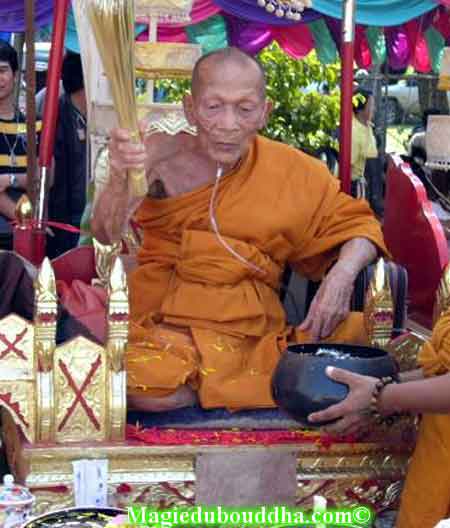 Le très vénérable luang phor kallong.