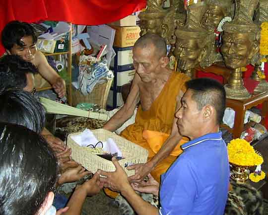 Bénédiction de luang phor kallong.