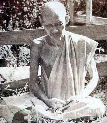 luang phor kassem en méditation.