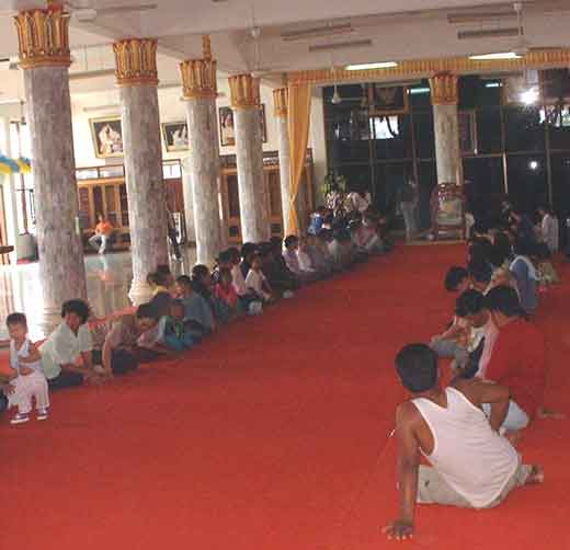 Disciples de luang phor koon.