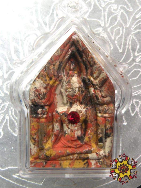 Phra khunpaen de luang phor koon parisutho.