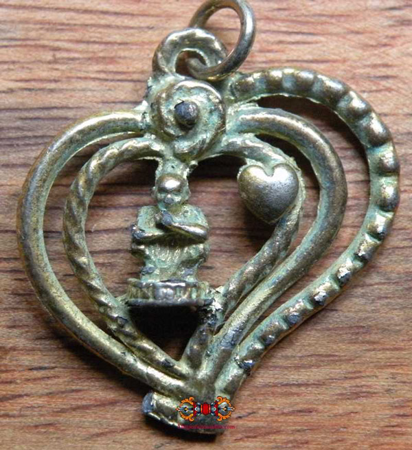 Amulette de charme de luang phor koon.