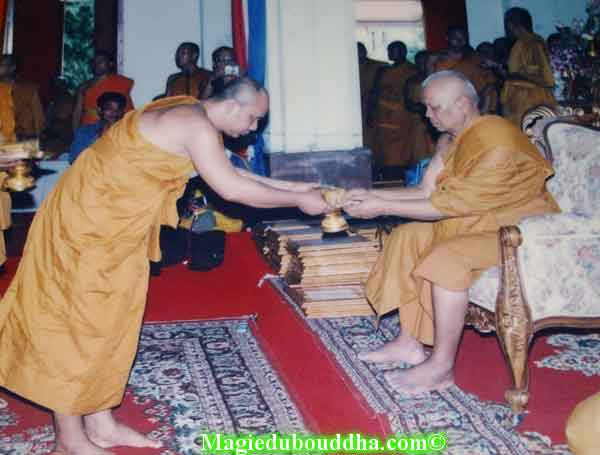 Cérémonie thai pour un abbé de temple.