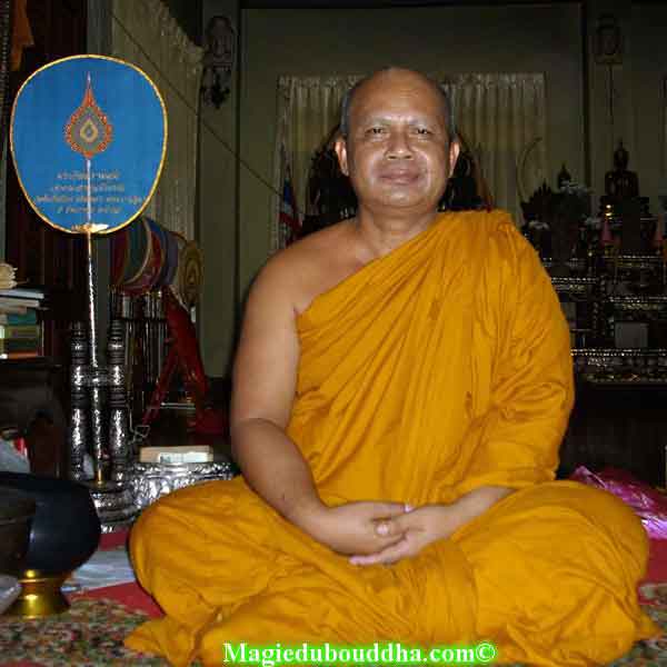Le vénérable luang phor lippan.