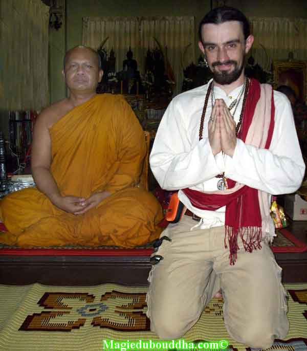 Rencontre avec le vénérable luang phor lippan.