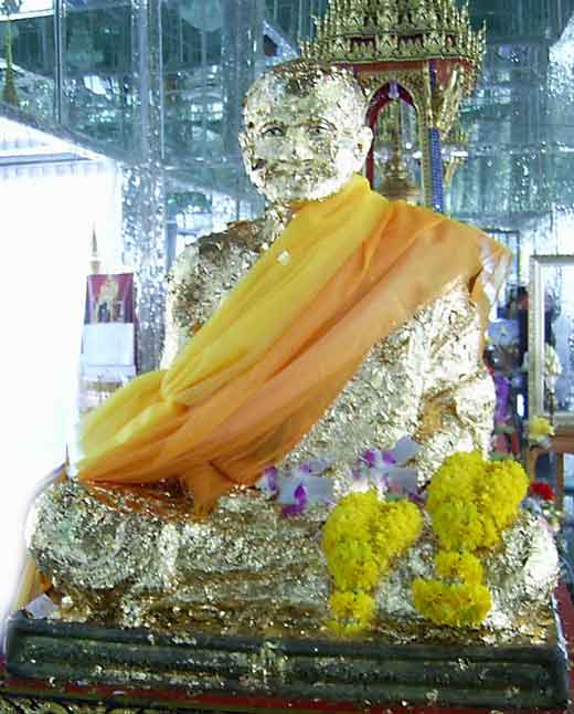 statue de vénérable thai à ayuthaya.