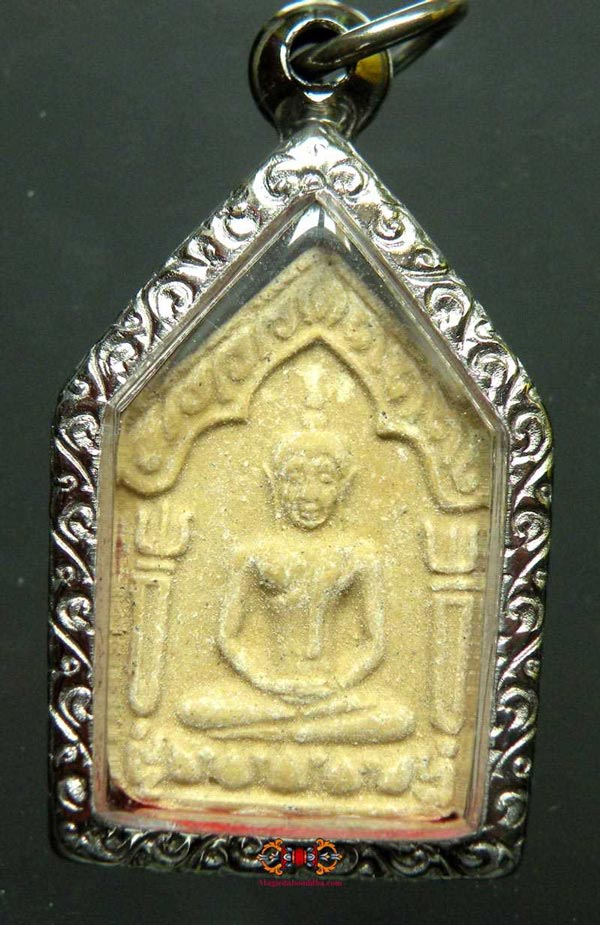 Amulette thai de charme thai par luang phor mee.