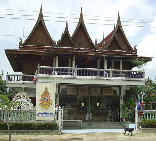 La maison de luang phor mee.