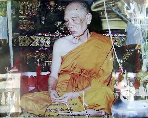 Luang phor peow pawalo.