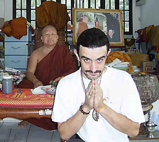 Rencontre avec le vénérable luang phor sawae.