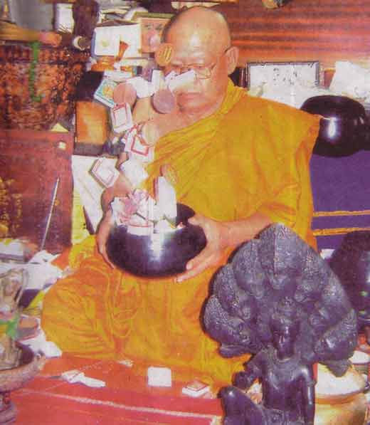 Les pouvoirs mystiques de luang phor Sai