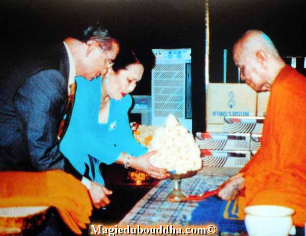 Le roi de thailande et luangta mahabua.