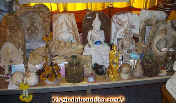 pierres magiques dans un temple thai.