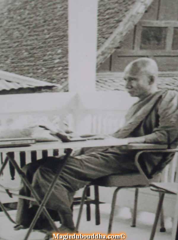Abbé du wat bawon somdej phra sangharaj.