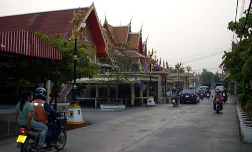 Entrée du wat rat sanoon.