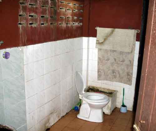 toilettes de moine thai.